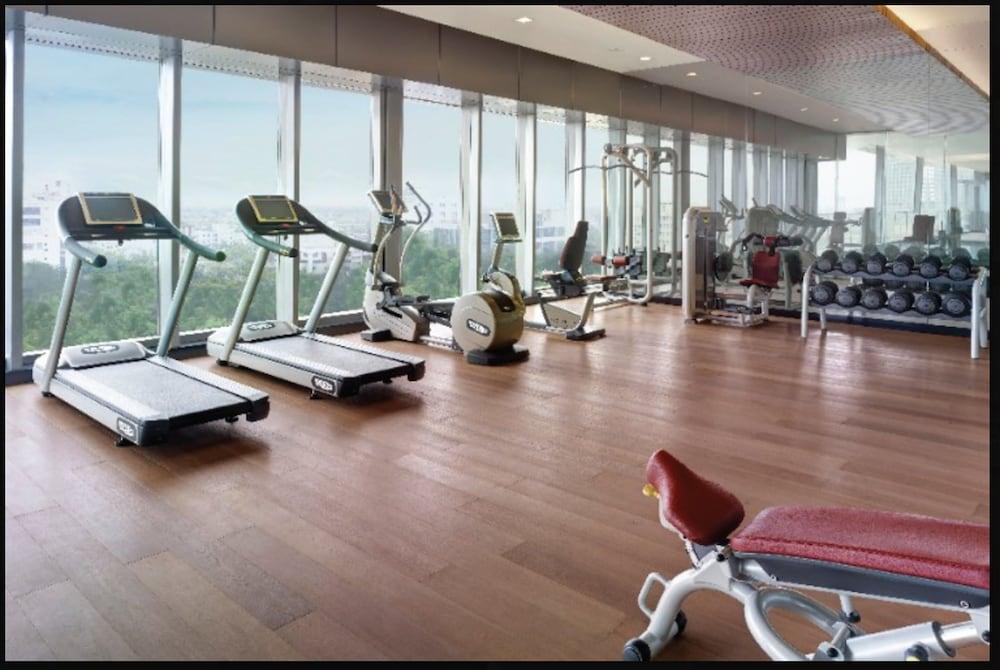 วิวันทา โกลกาตา อีเอ็ม บายพาส Hotel ภายนอก รูปภาพ The gym at the 39th floor