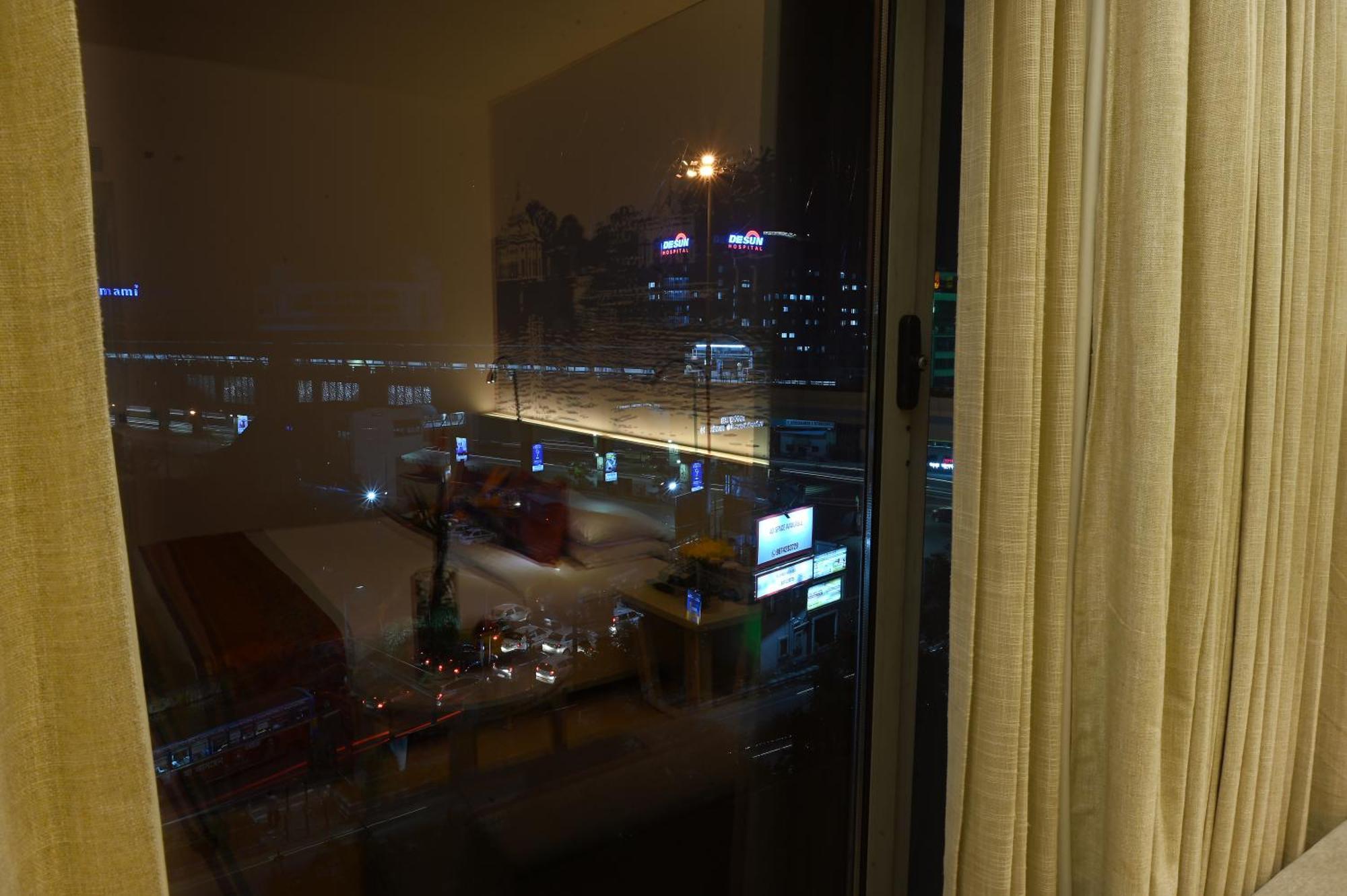 วิวันทา โกลกาตา อีเอ็ม บายพาส Hotel ภายนอก รูปภาพ
