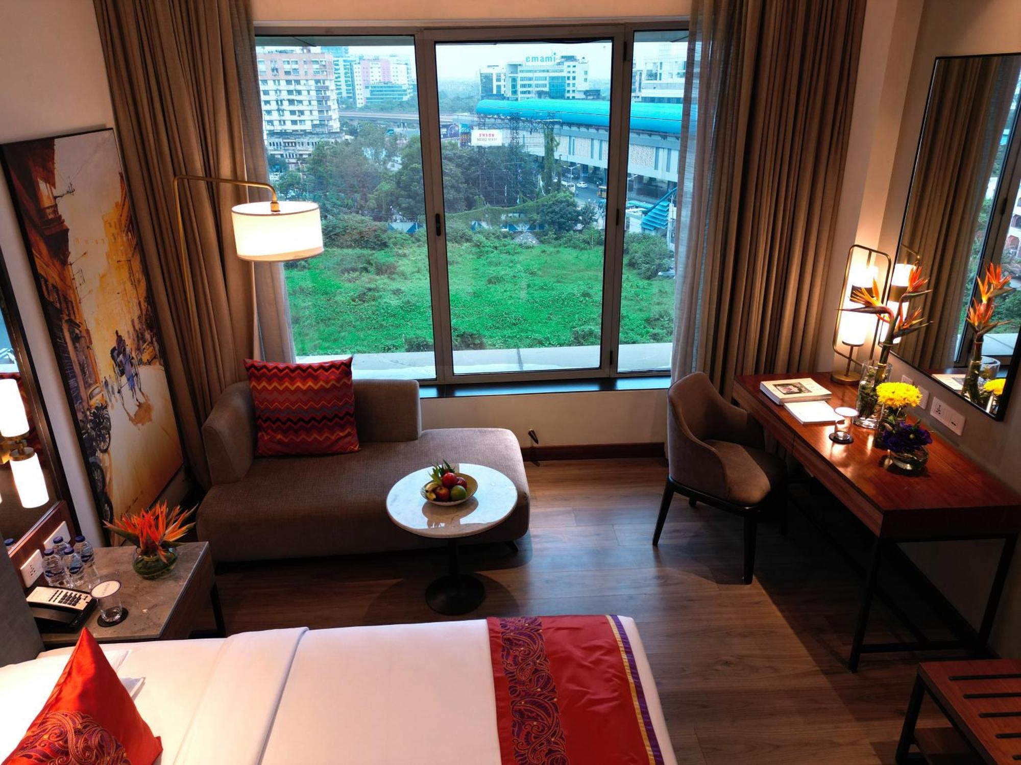 วิวันทา โกลกาตา อีเอ็ม บายพาส Hotel ภายนอก รูปภาพ A room at the hotel