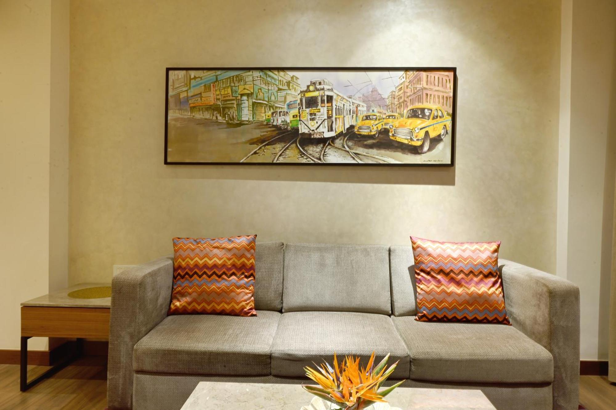 วิวันทา โกลกาตา อีเอ็ม บายพาส Hotel ภายนอก รูปภาพ A three-seat sofa