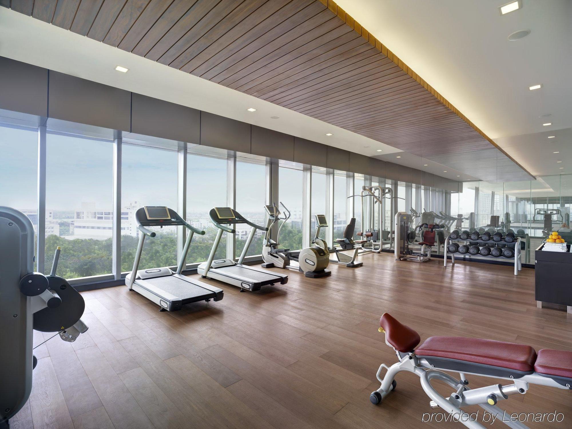 วิวันทา โกลกาตา อีเอ็ม บายพาส Hotel ภายนอก รูปภาพ The gym at the hotel