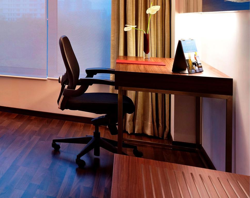 วิวันทา โกลกาตา อีเอ็ม บายพาส Hotel ห้อง รูปภาพ A typical office chair
